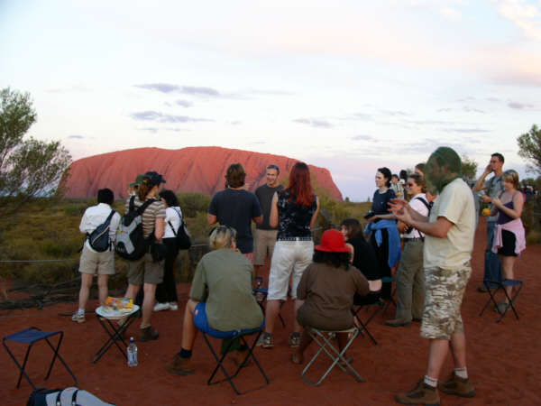 Uluru Sonnenuntergang mit Gruppe
